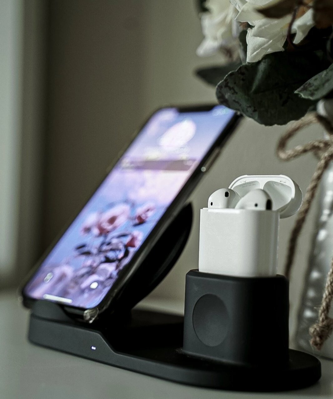Fast Charge Wireless Charging Stand For I Phone and Samsung Devices
